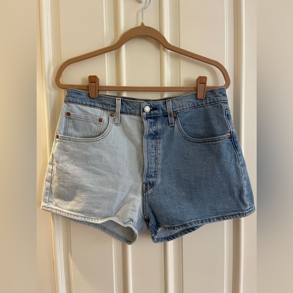 Levi 501 denim 2 toned shorts size 31